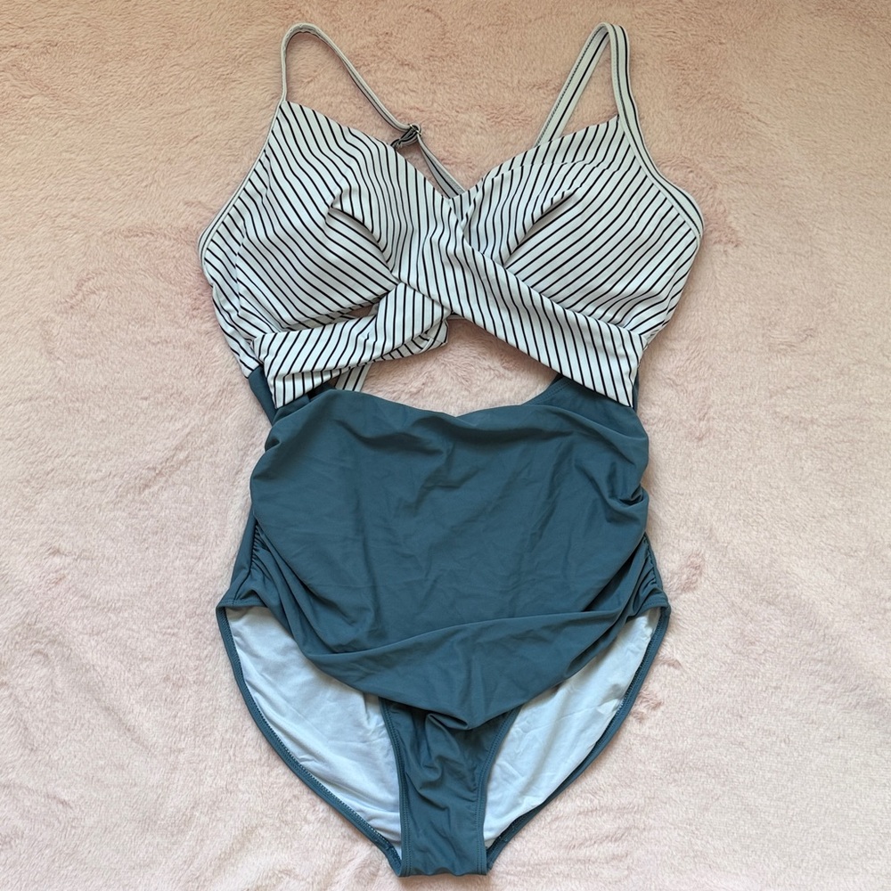 Striped cutout Swimsuit ** Bundle 5+ items and name your offer!!! 💖💞